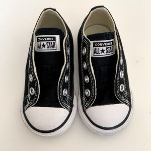 Kids Converse Black and White Size 5 in Great condition!